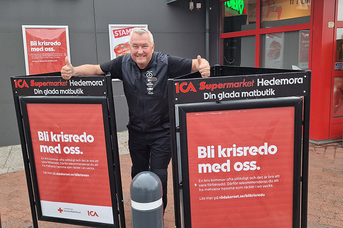 ICA-handlare Joakim Jansson är en av handlarna som har visat stort engagemang under veckan. Här utanför butiken i Hedemora.