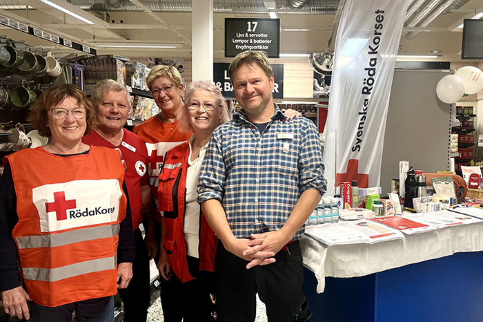 ICA-handlare Magnus Wikström hade besök i sin butik ICA Supermarket Matfors av Röda Korset under beredskapsveckan.