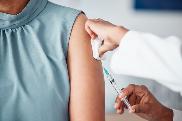 Tre av fem vill inte dejta en antivaxxare